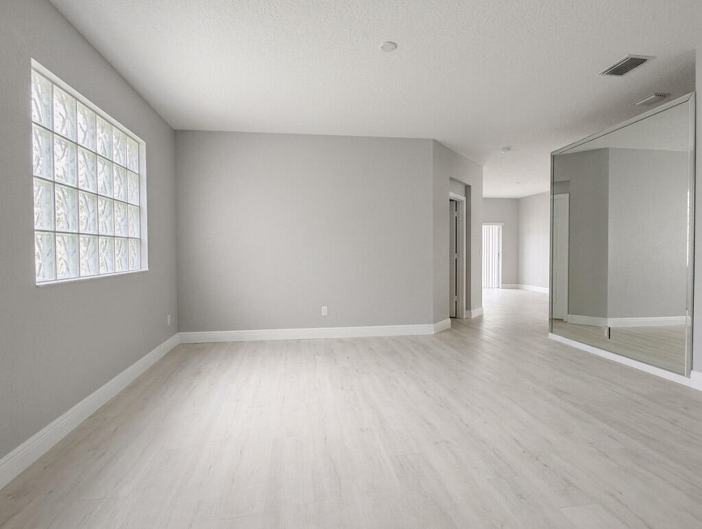 REGENCY LAKES AT COCONUT CREEK - Residential