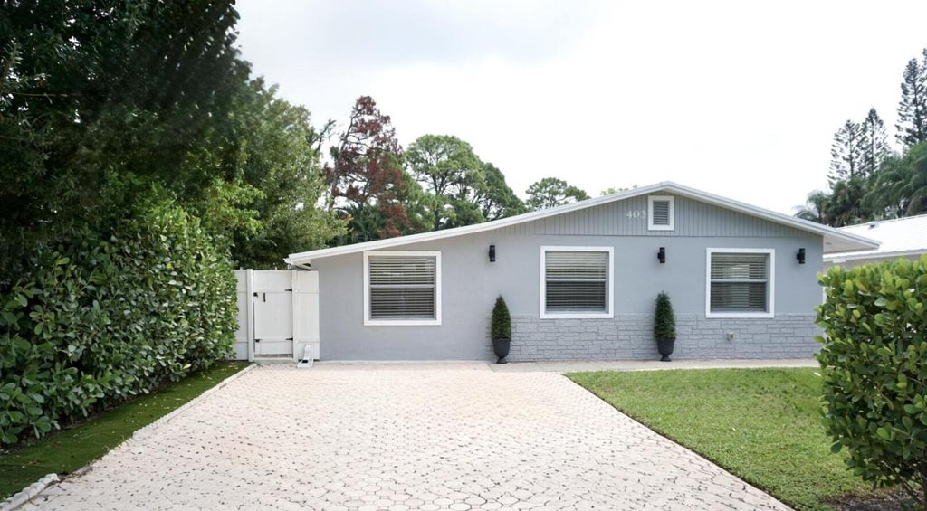Photo of 403 Pinegrove Avenue, Jupiter, FL 33458 (MLS # R11136324)