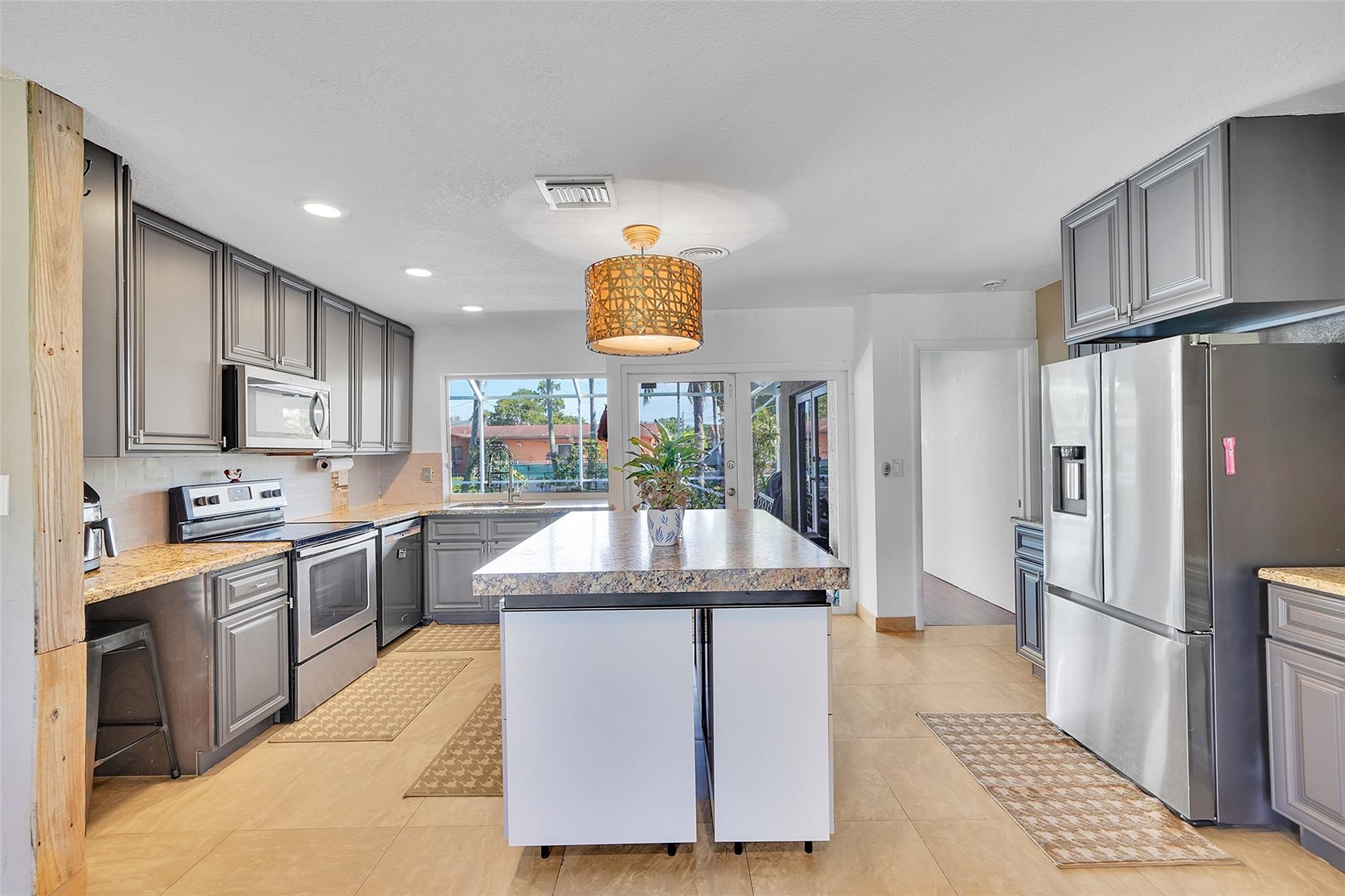 1736 NW 38th St