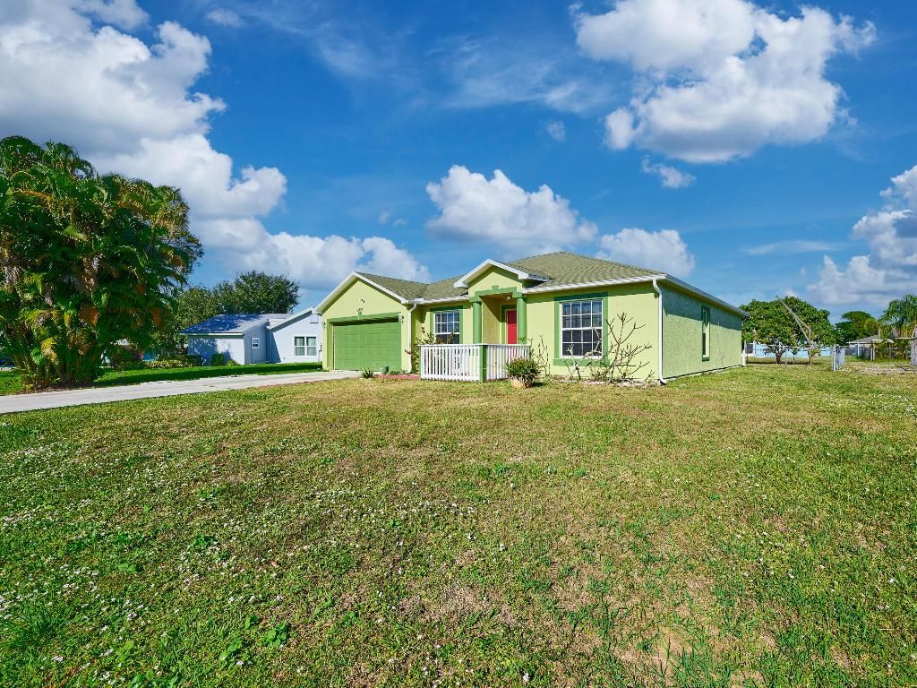 Photo of 1407 SE Grapeland Avenue, Port Saint Lucie, FL 34952 (MLS # R11146985)