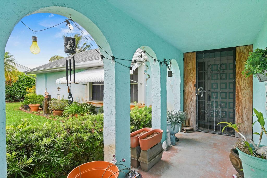 Photo of 1402 SE Buckingham Terrace, Port Saint Lucie, FL 34952 (MLS # R11090470)