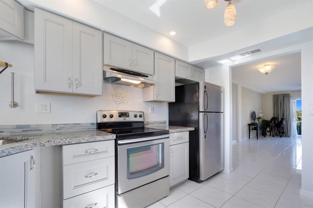 BRIARWOOD CLUB CONDO 1 - Residential