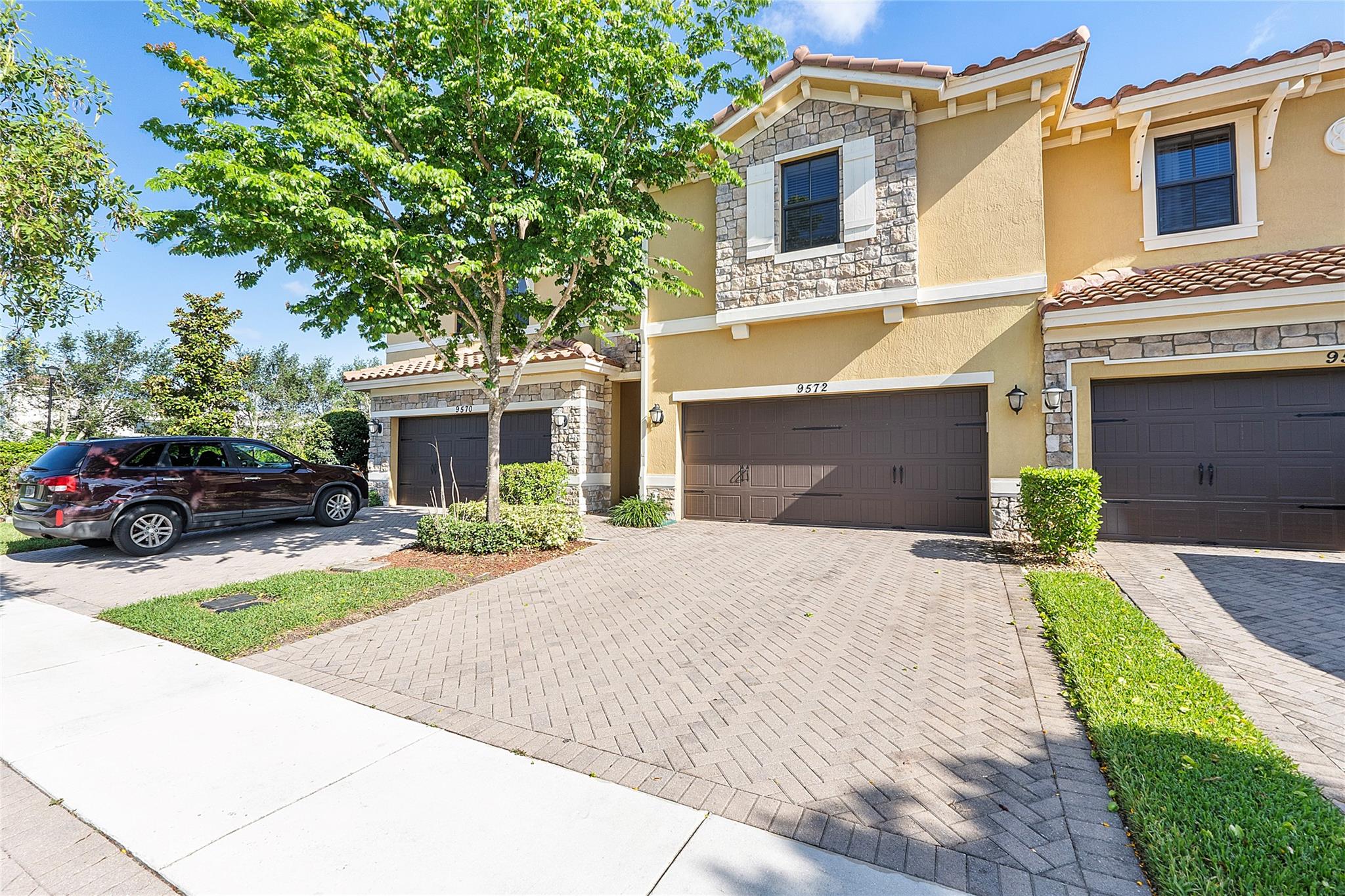 9572 Town Parc Circle North