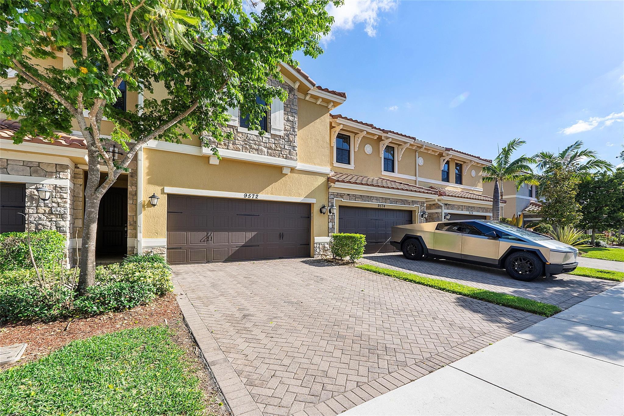 9572 Town Parc Circle North