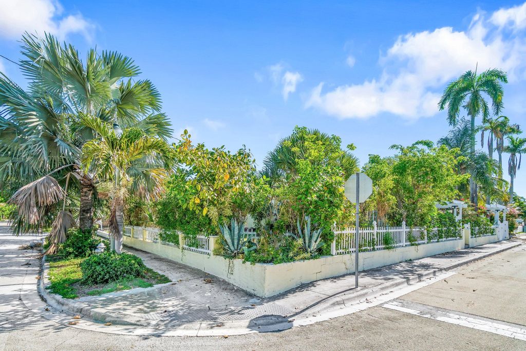 Photo of 629 Selkirk Street, West Palm Beach, FL 33405 (MLS # B26024443)