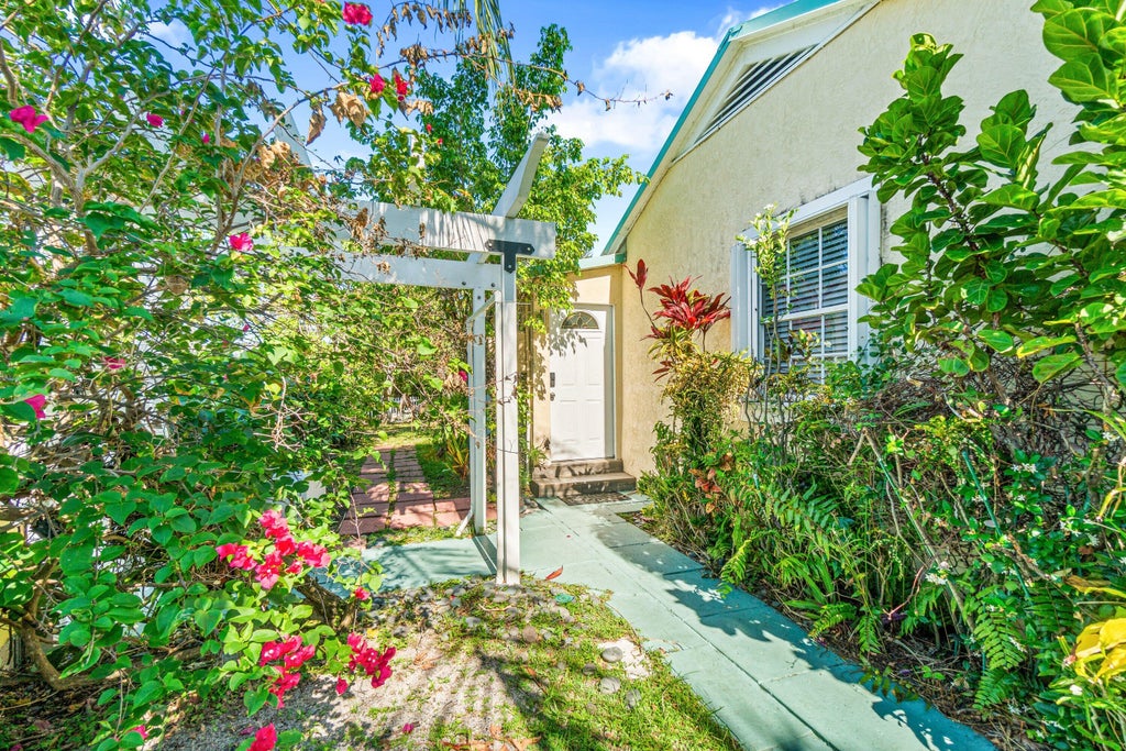 Photo of 629 Selkirk Street, West Palm Beach, FL 33405 (MLS # B26024443)