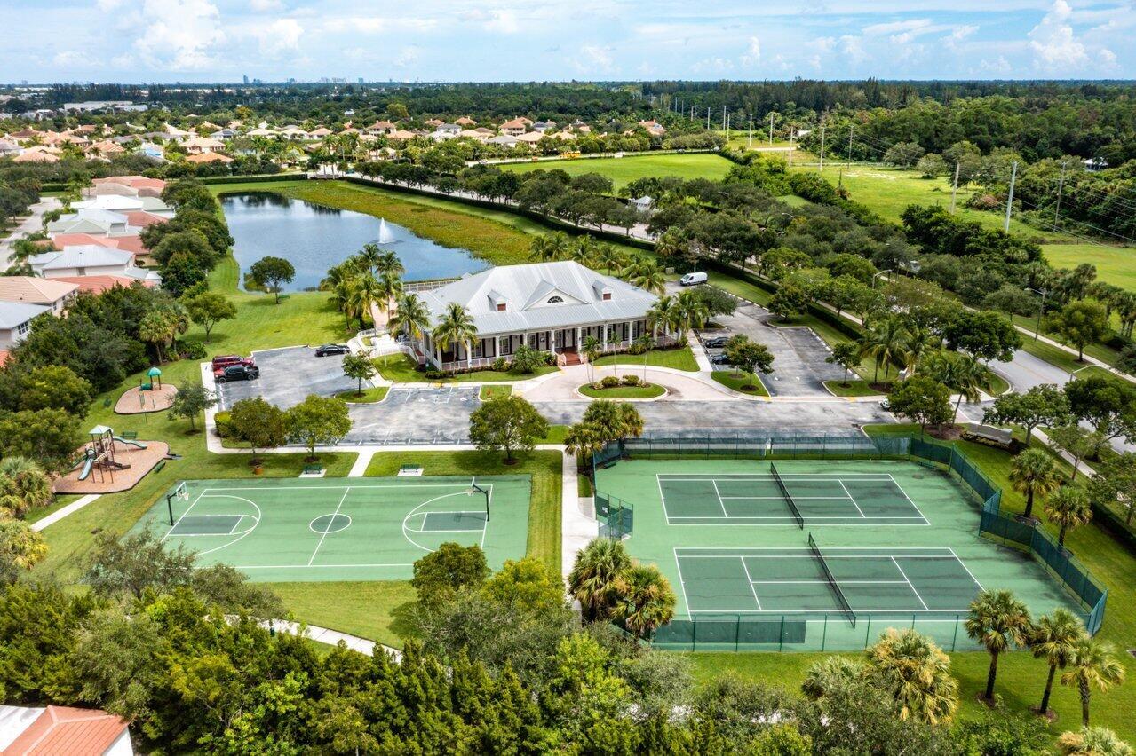 PALM BEACH PLANTATION - Residential