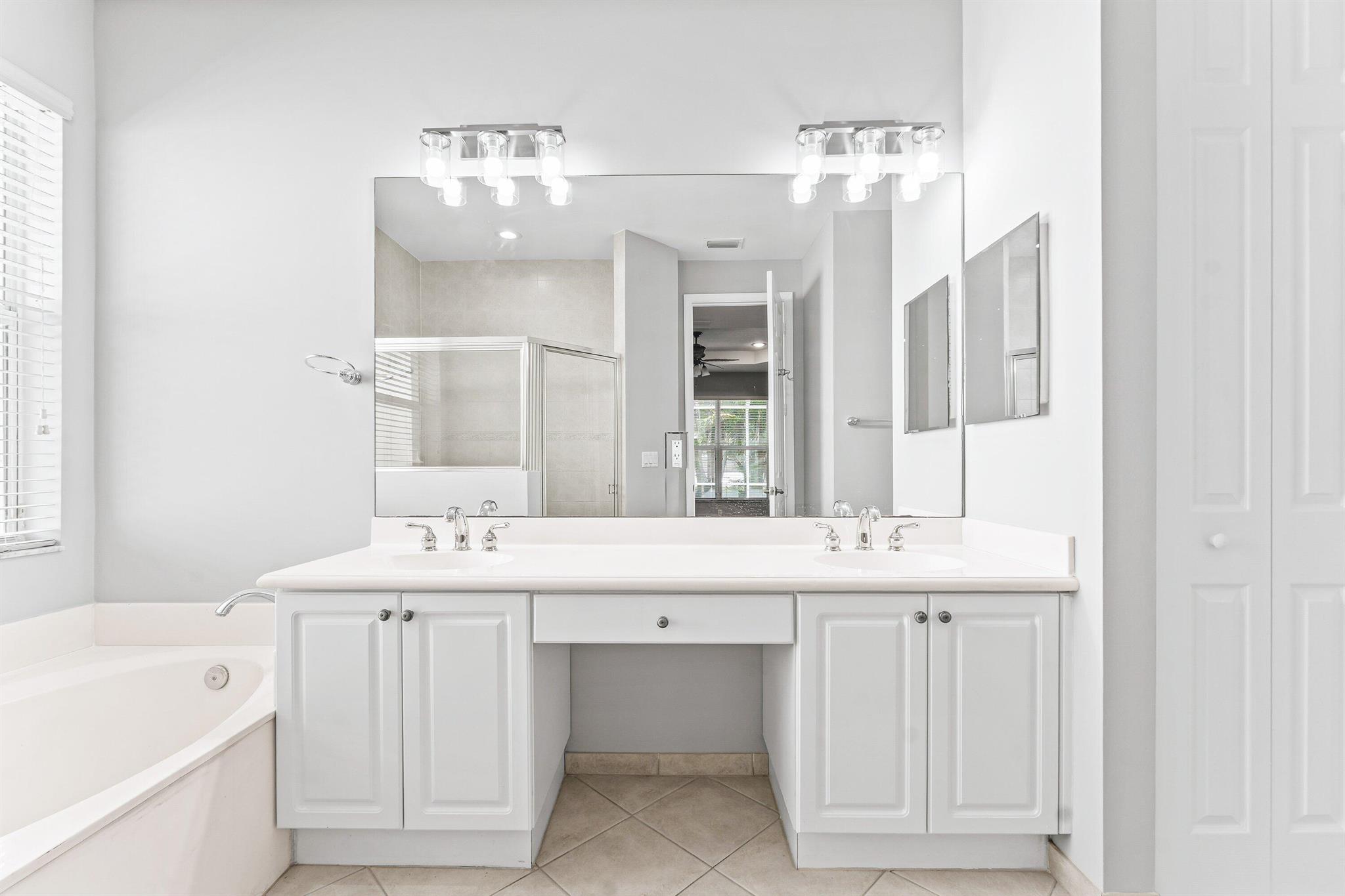 PALM BEACH PLANTATION - Residential