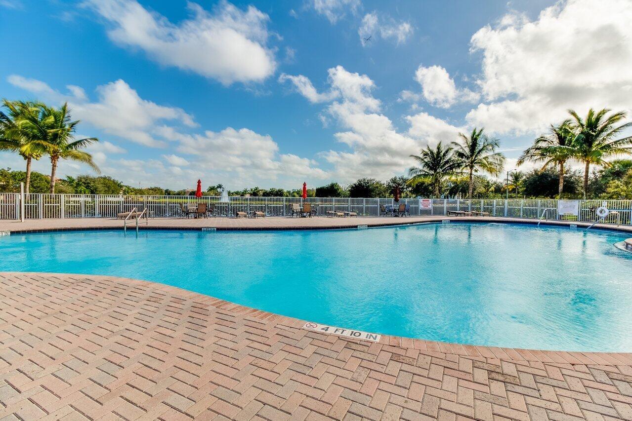 PALM BEACH PLANTATION - Residential