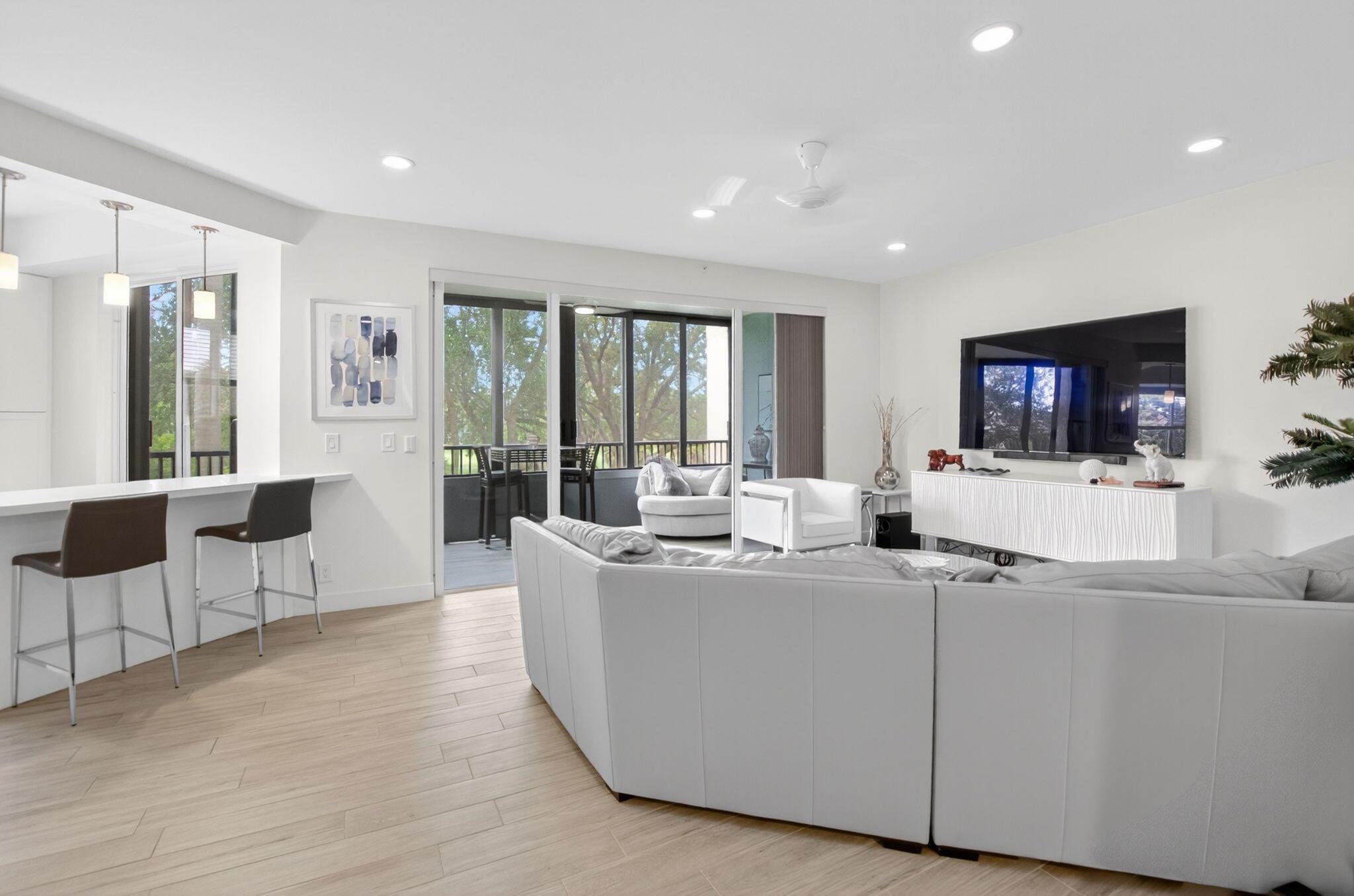7546 La Paz Boulevard 205, Boca Raton, FL, 33433/$529,000 4 7546 La Paz Boulevard 205