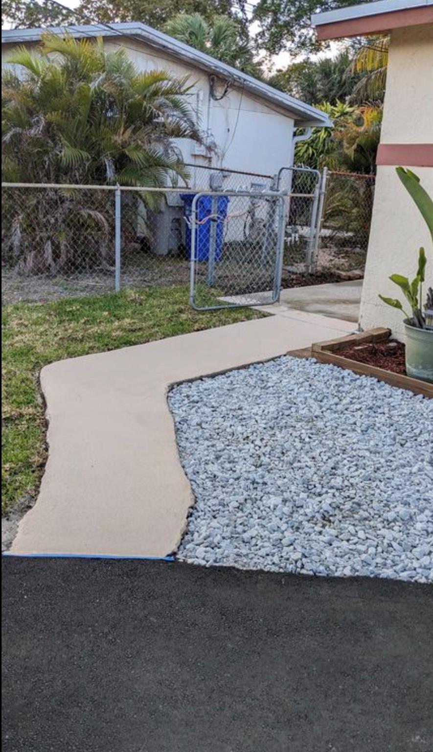 Esquire Lake Estates Sec - Residential Lease