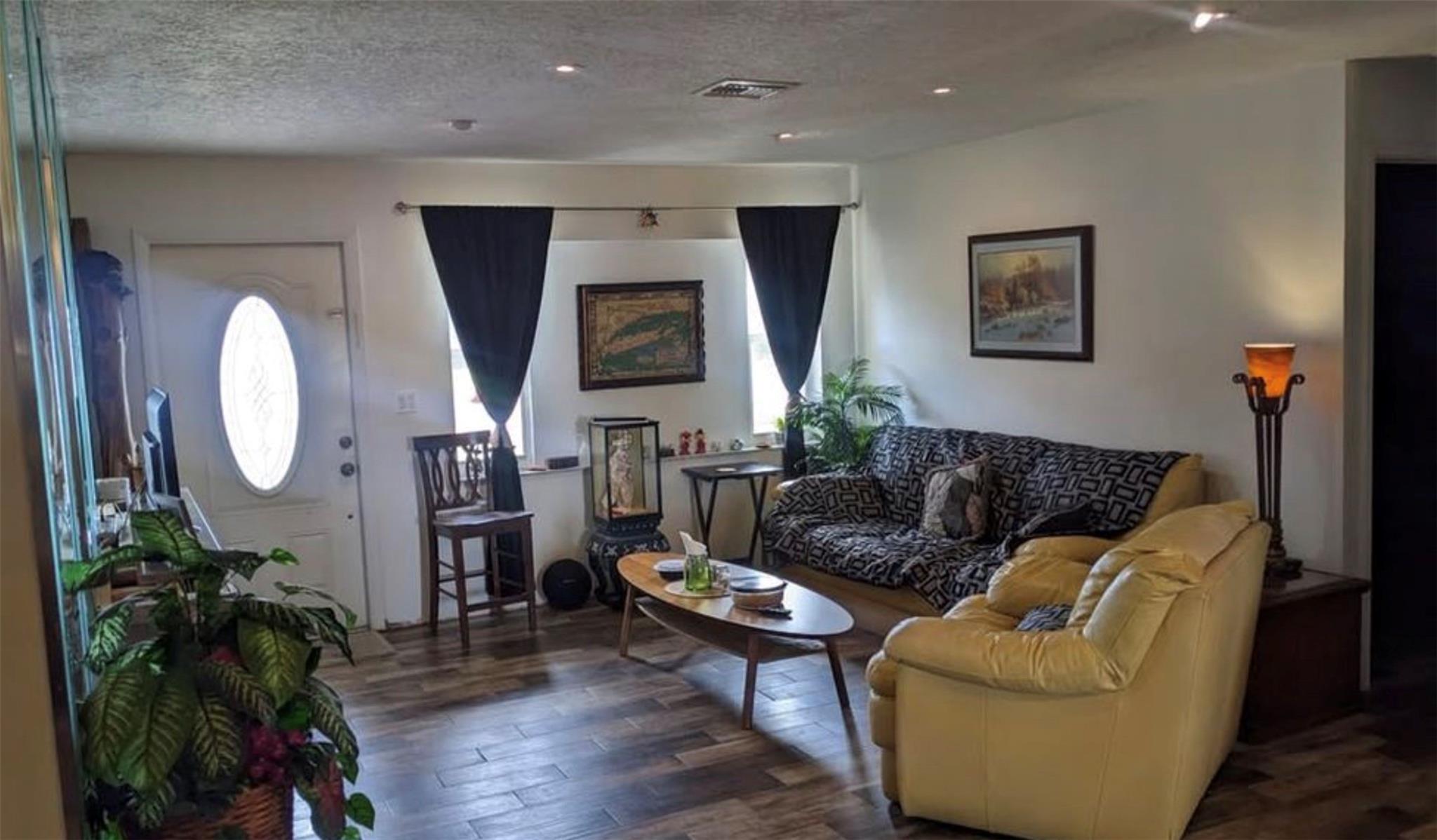 Esquire Lake Estates Sec - Residential Lease