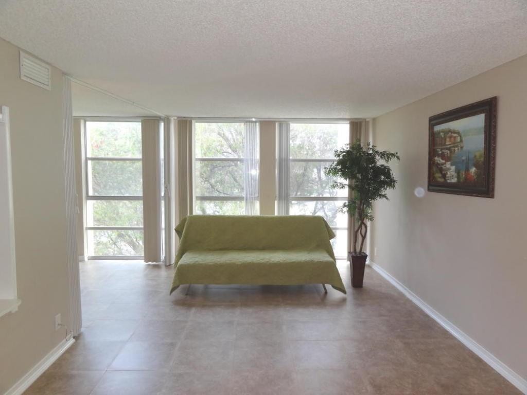 De Soto Park Condo - Residential Lease