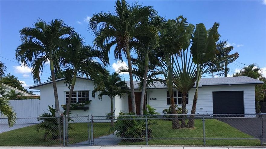 Beautiful Home in Westchester. Great neighborhood closed to Tropical Park, Palmetto  Expressway and "A" School district. New Roof installed Less than a year old and house freshly painted. Large updated kitchen. Property has plenty of space on the side and Patio for Boat, Rv or for a Big Pool. Location, Location! all NEW appliances. Lot Size approx. 8250 Sq.Ft