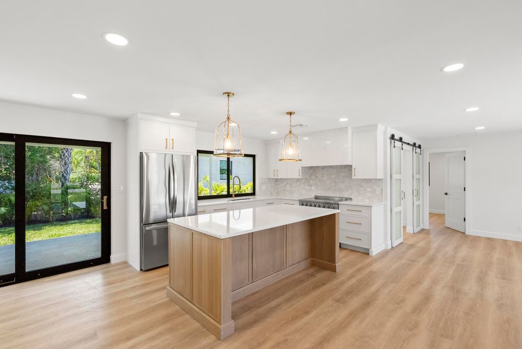 Photo of 128 W Norfolk Road, Jupiter, FL 33469 (MLS # B26021371)