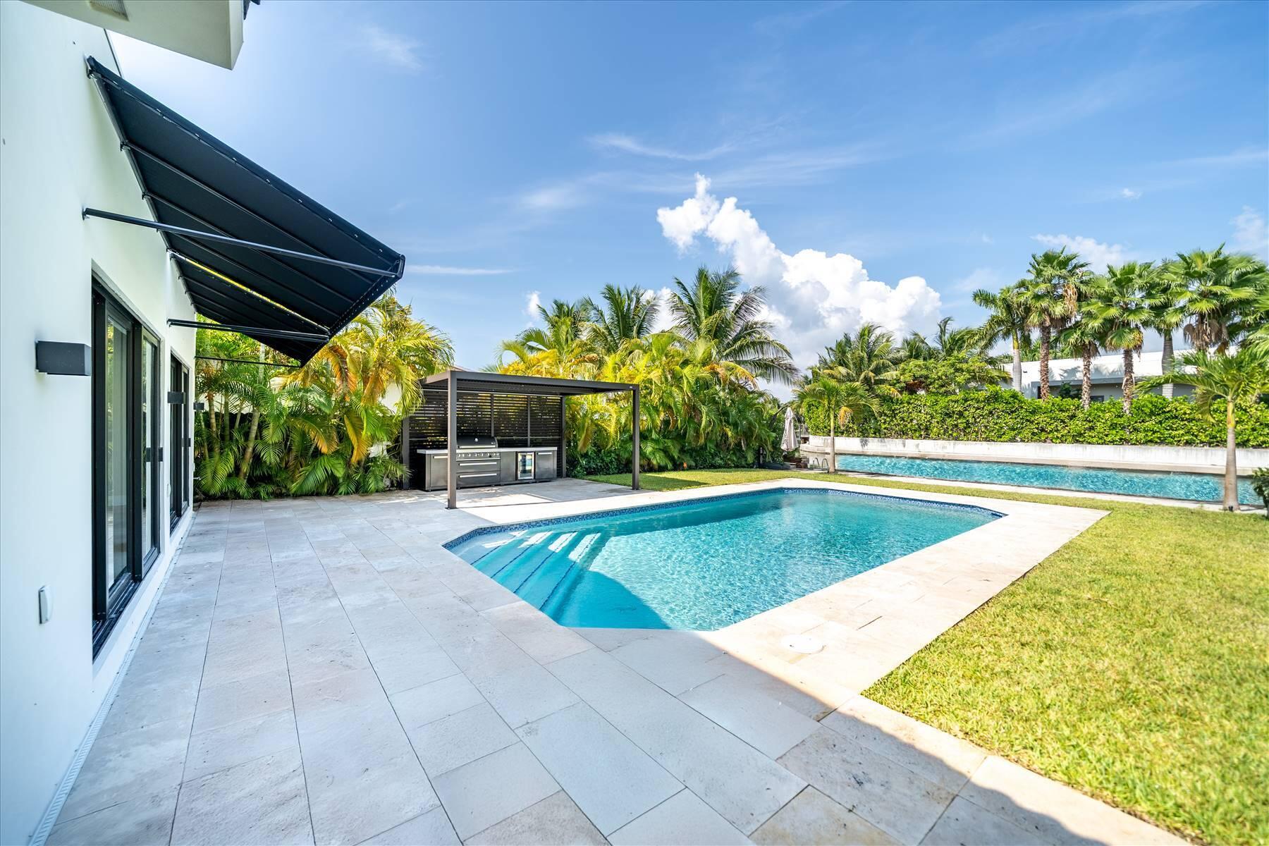 7610 Bayside Lane