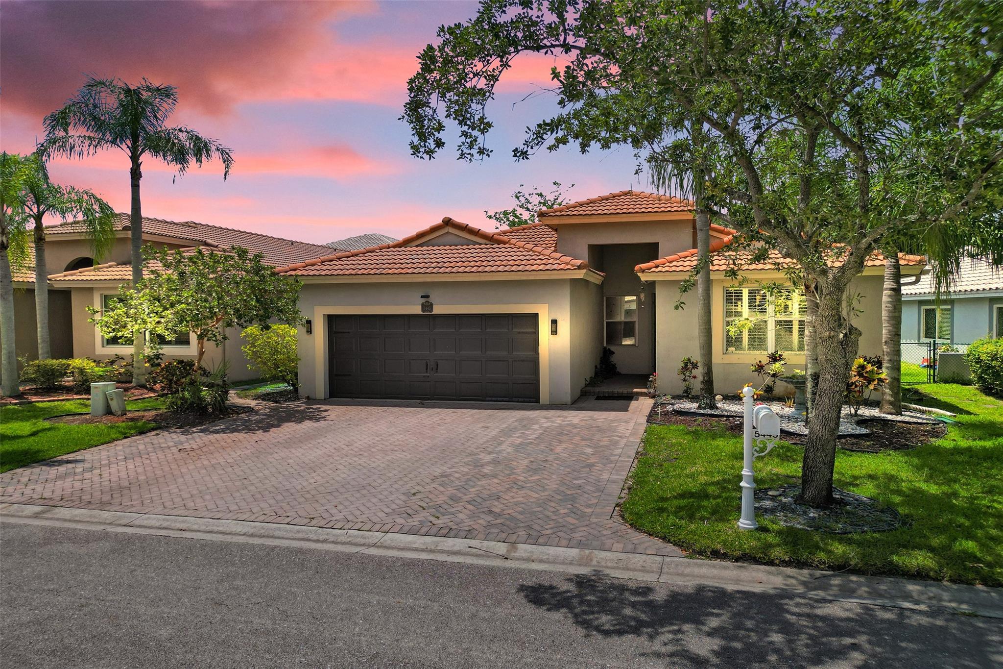 5445 NW 122 Dr