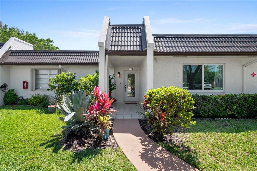 Photo of 178 Lake Susan Lane, West Palm Beach, FL 33411 (MLS # B26029962)