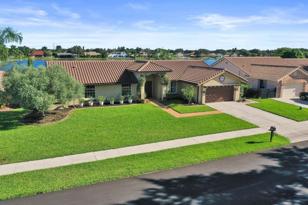 Photo of 10425 SW 20th St, Davie, FL 33324 (MLS # F10527631)