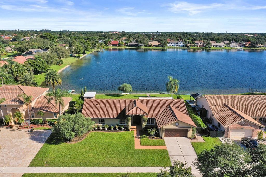 Photo of 10425 SW 20th St, Davie, FL 33324 (MLS # F10527631)