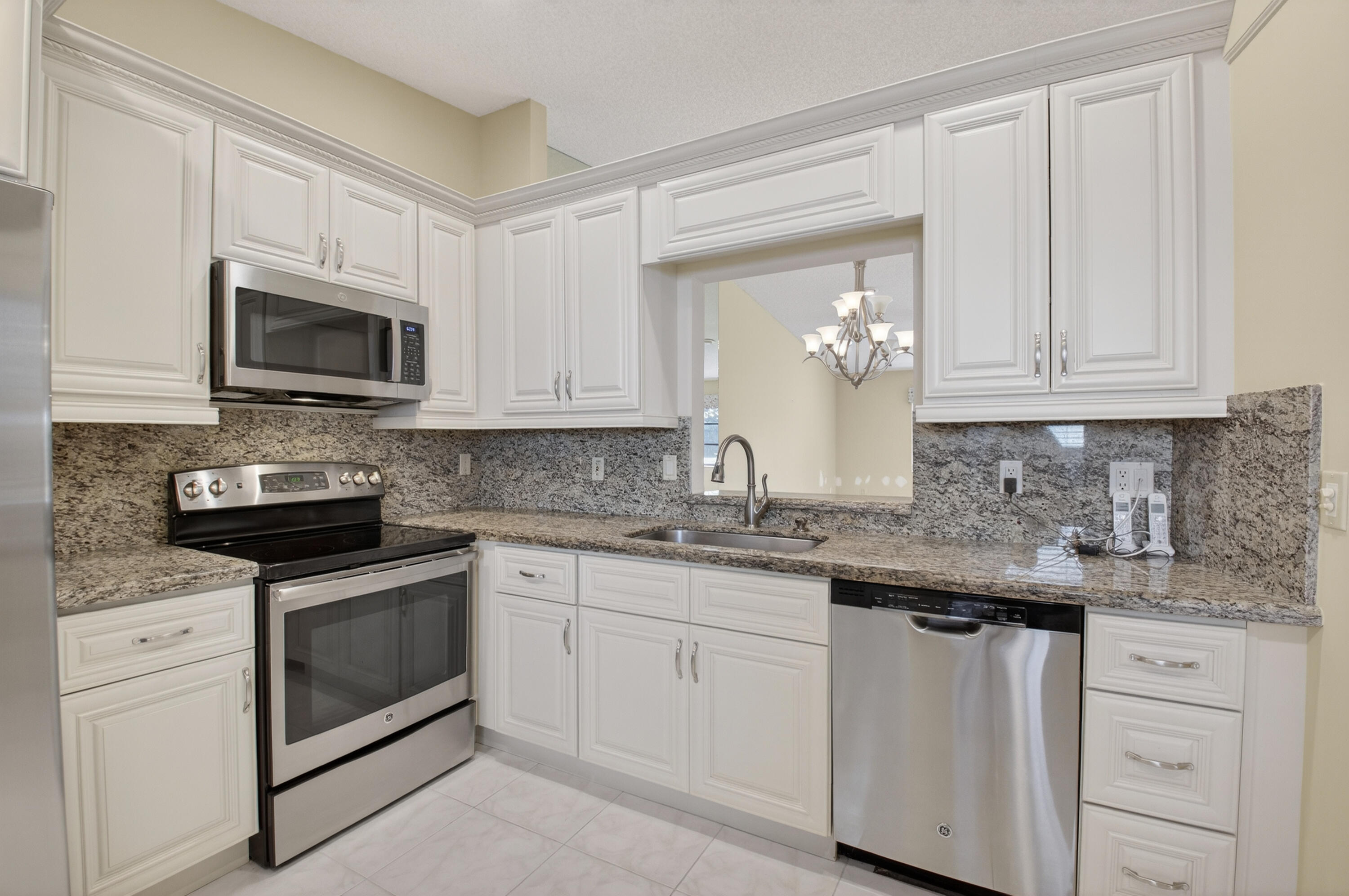 HUNTINGTON POINTE - Residential