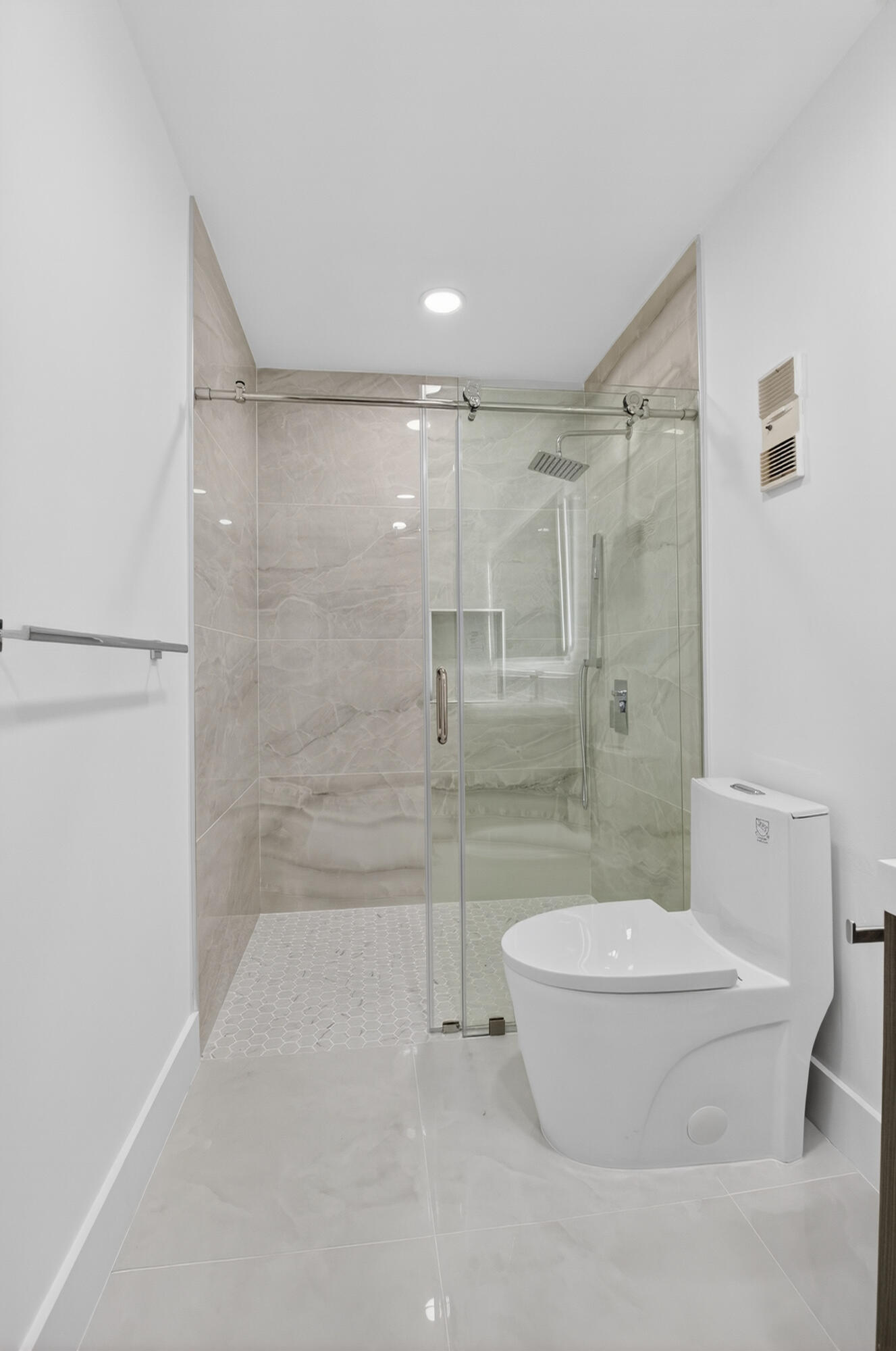 HUNTINGTON POINTE - Residential