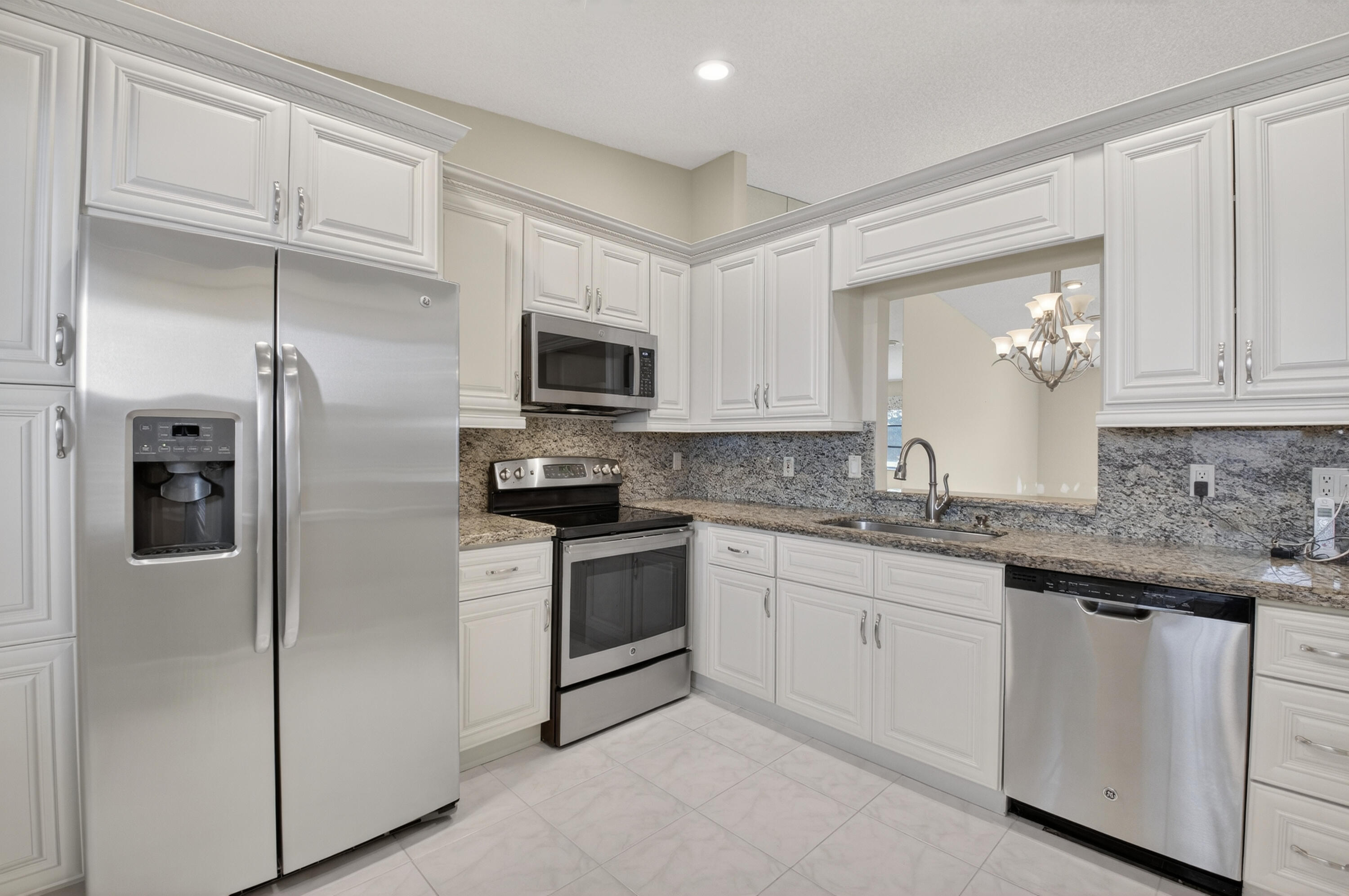 HUNTINGTON POINTE - Residential