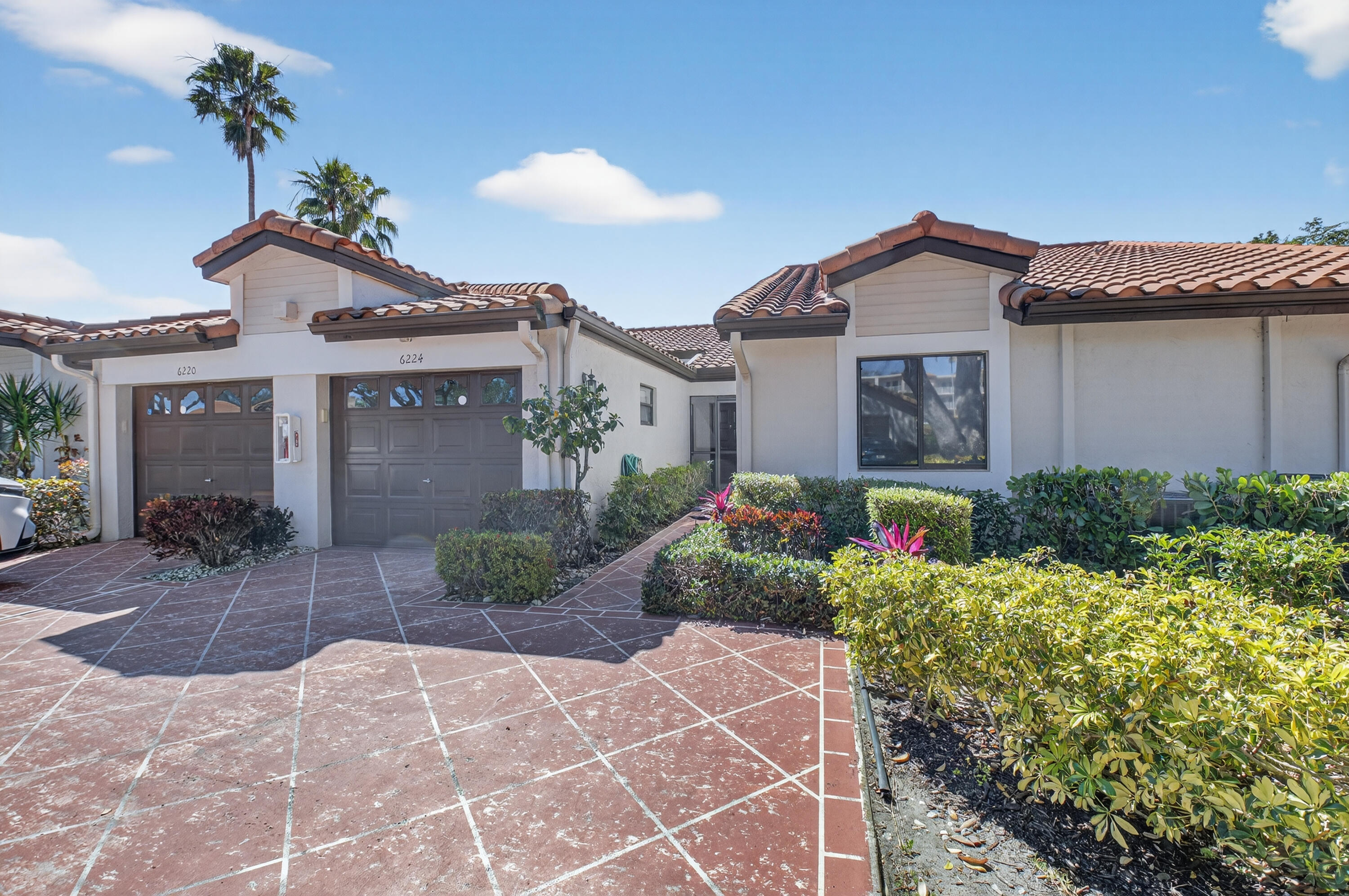 HUNTINGTON POINTE - Residential