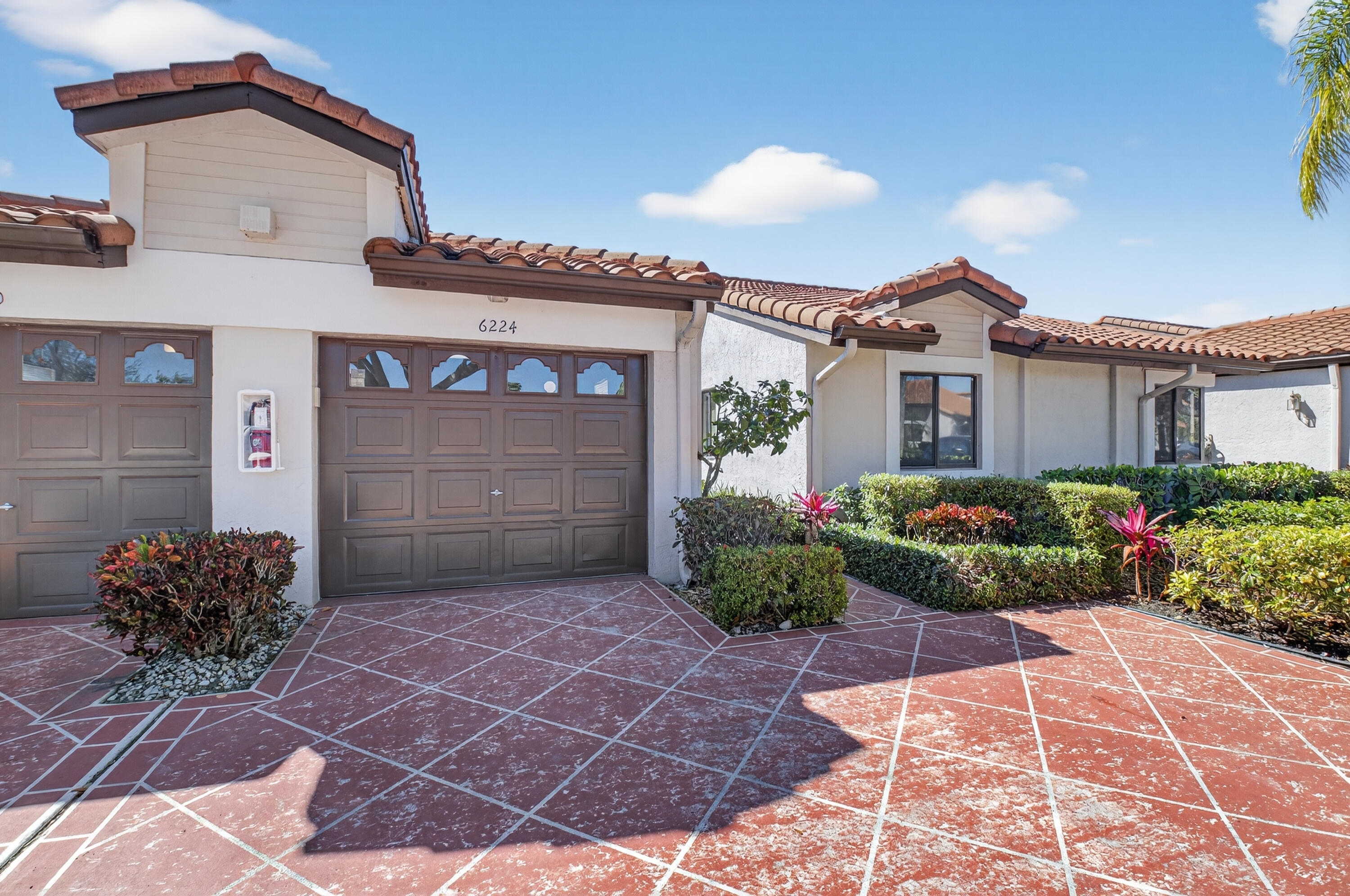 HUNTINGTON POINTE - Residential