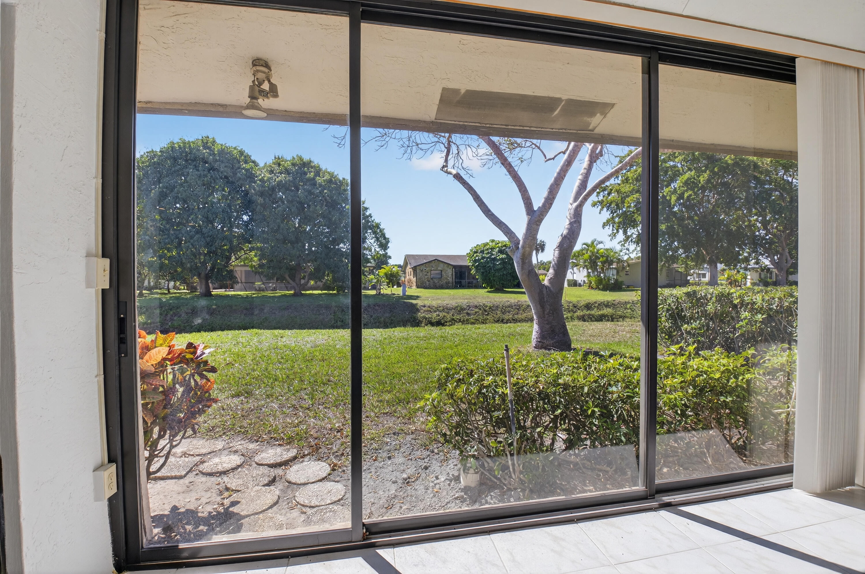 HUNTINGTON POINTE - Residential