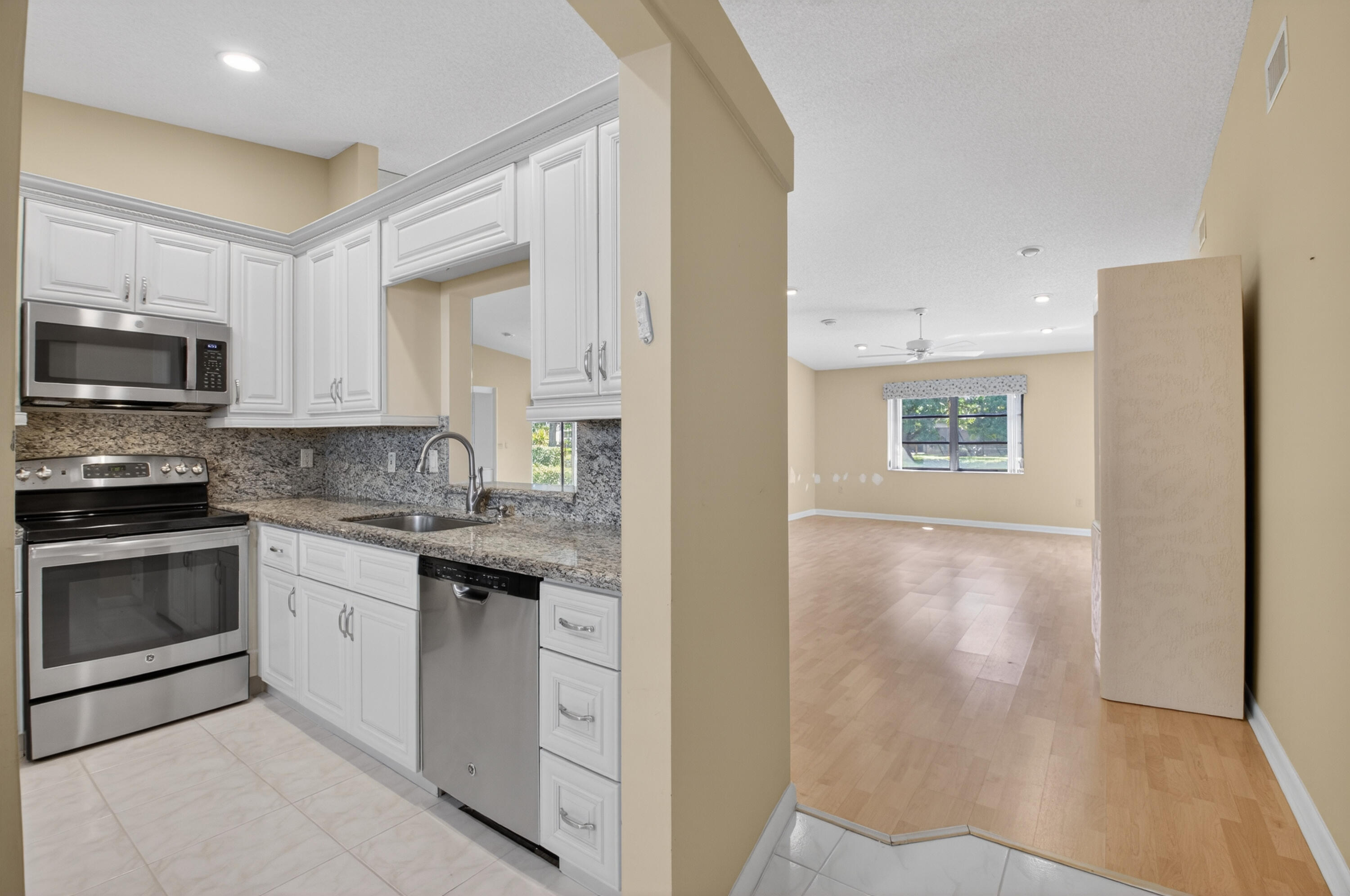 HUNTINGTON POINTE - Residential