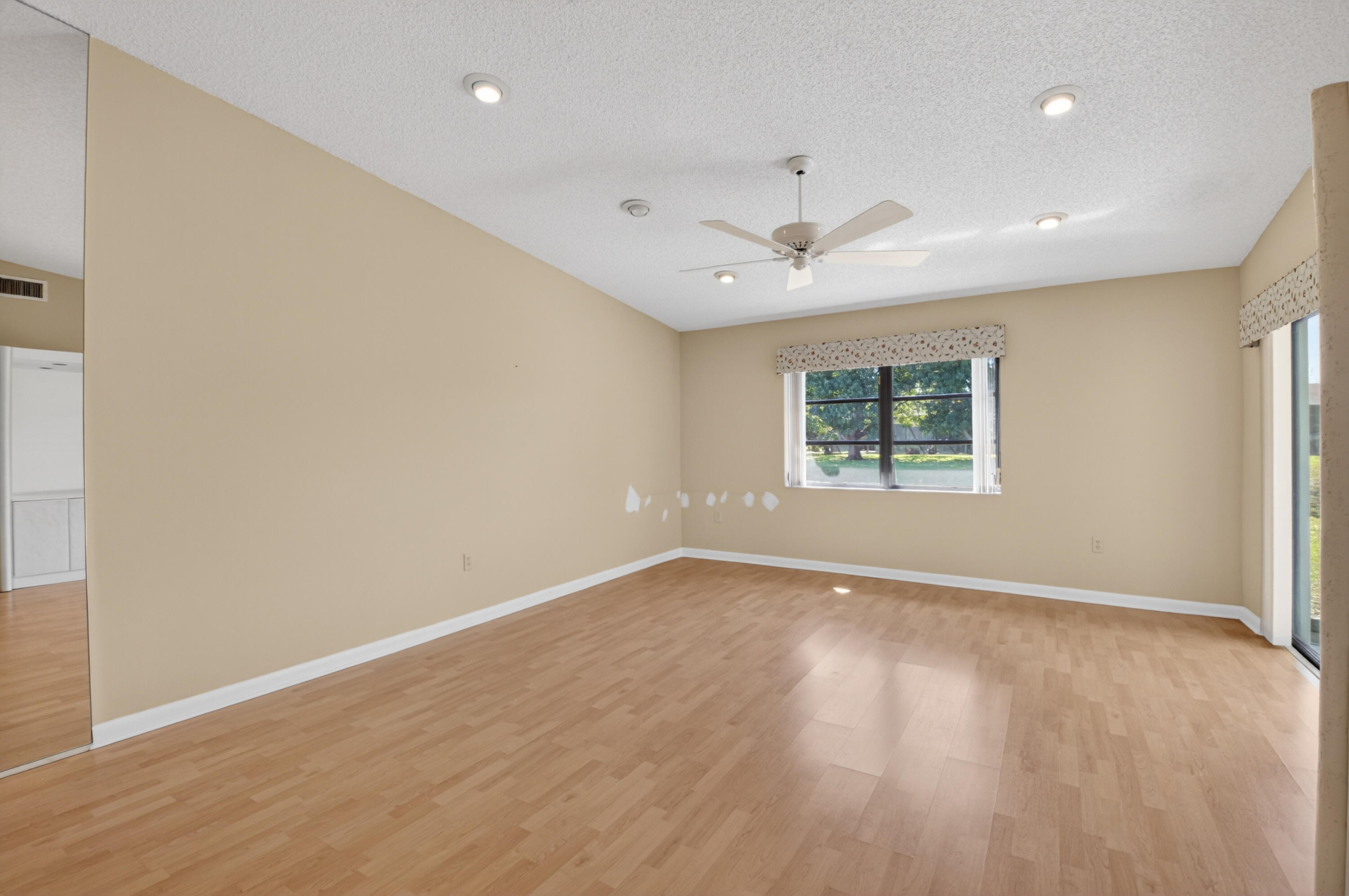 HUNTINGTON POINTE - Residential