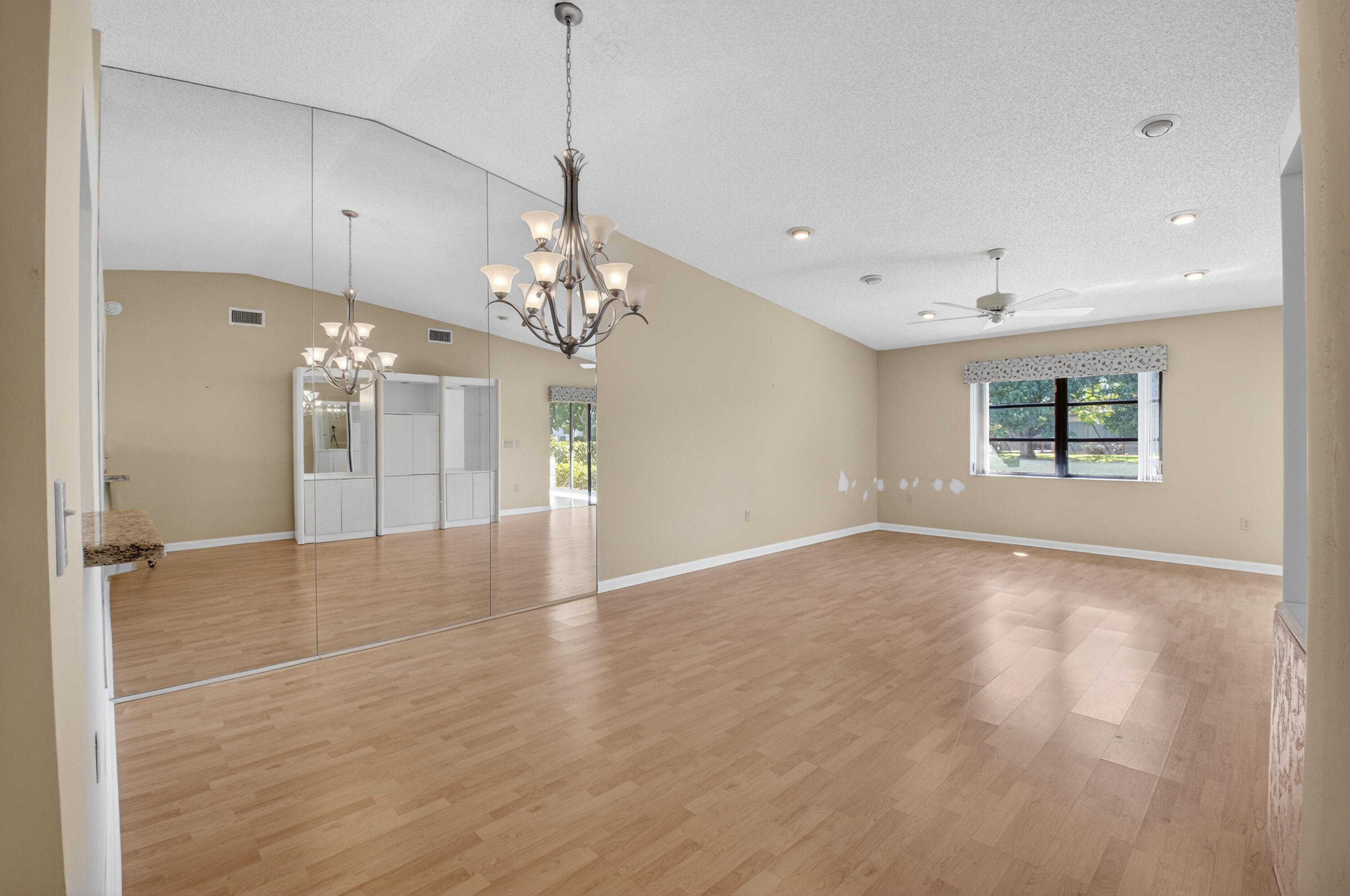 HUNTINGTON POINTE - Residential