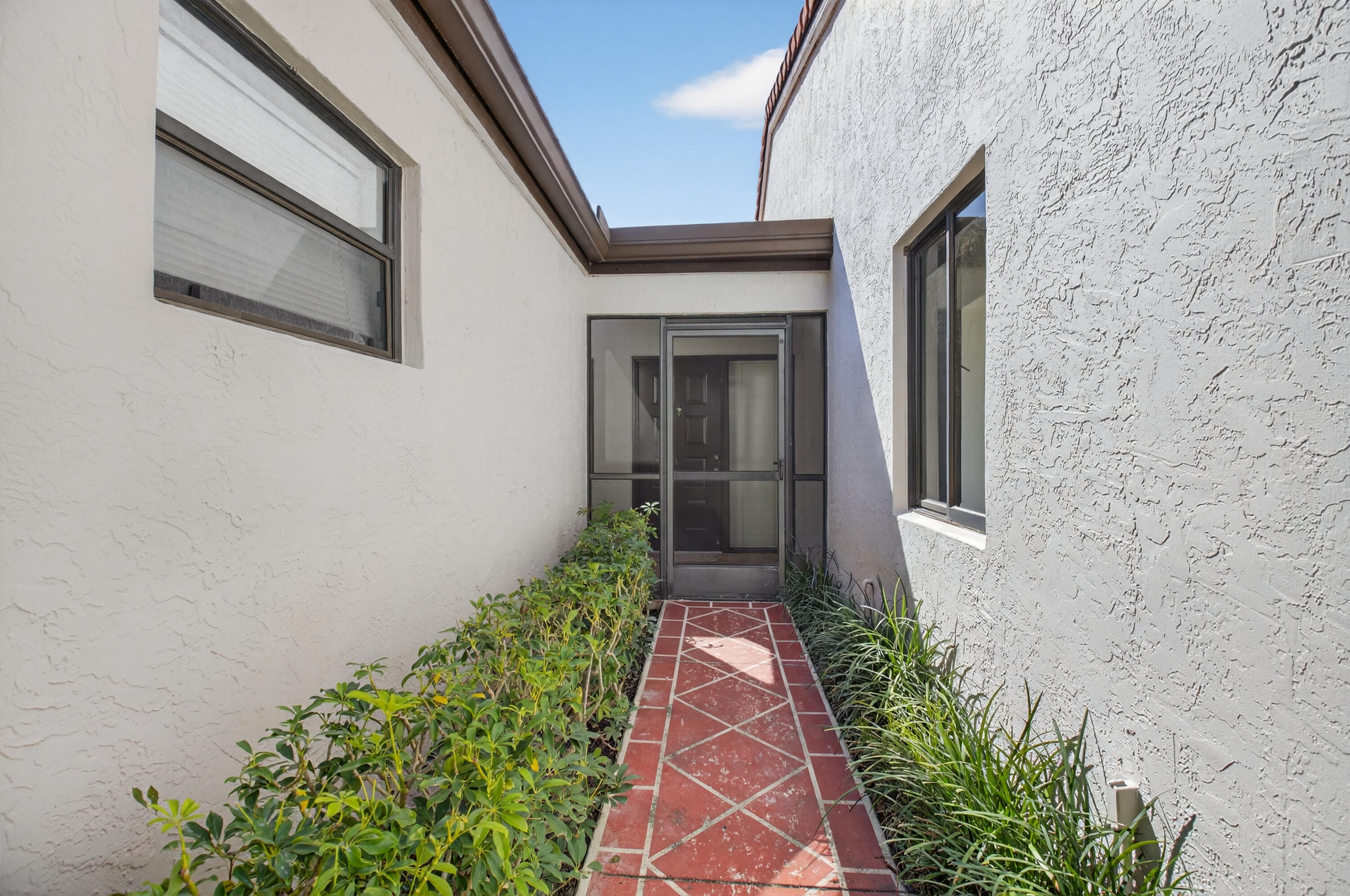 HUNTINGTON POINTE - Residential