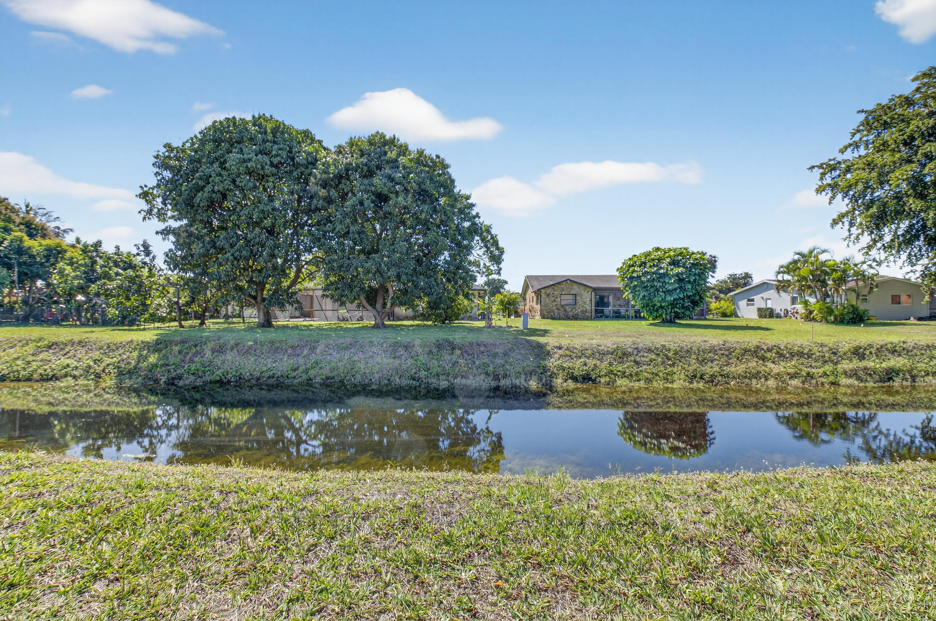 HUNTINGTON POINTE - Residential