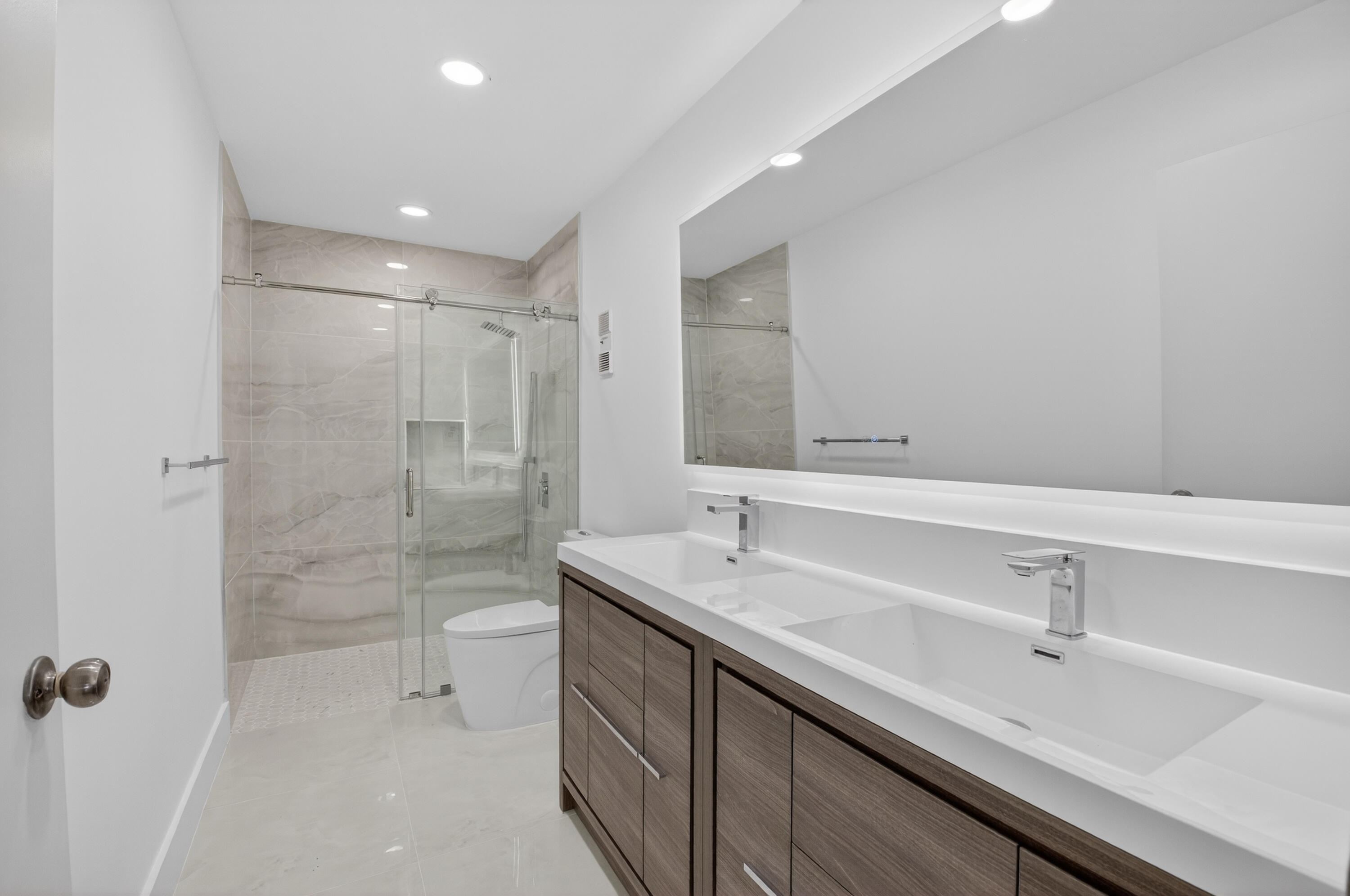 HUNTINGTON POINTE - Residential