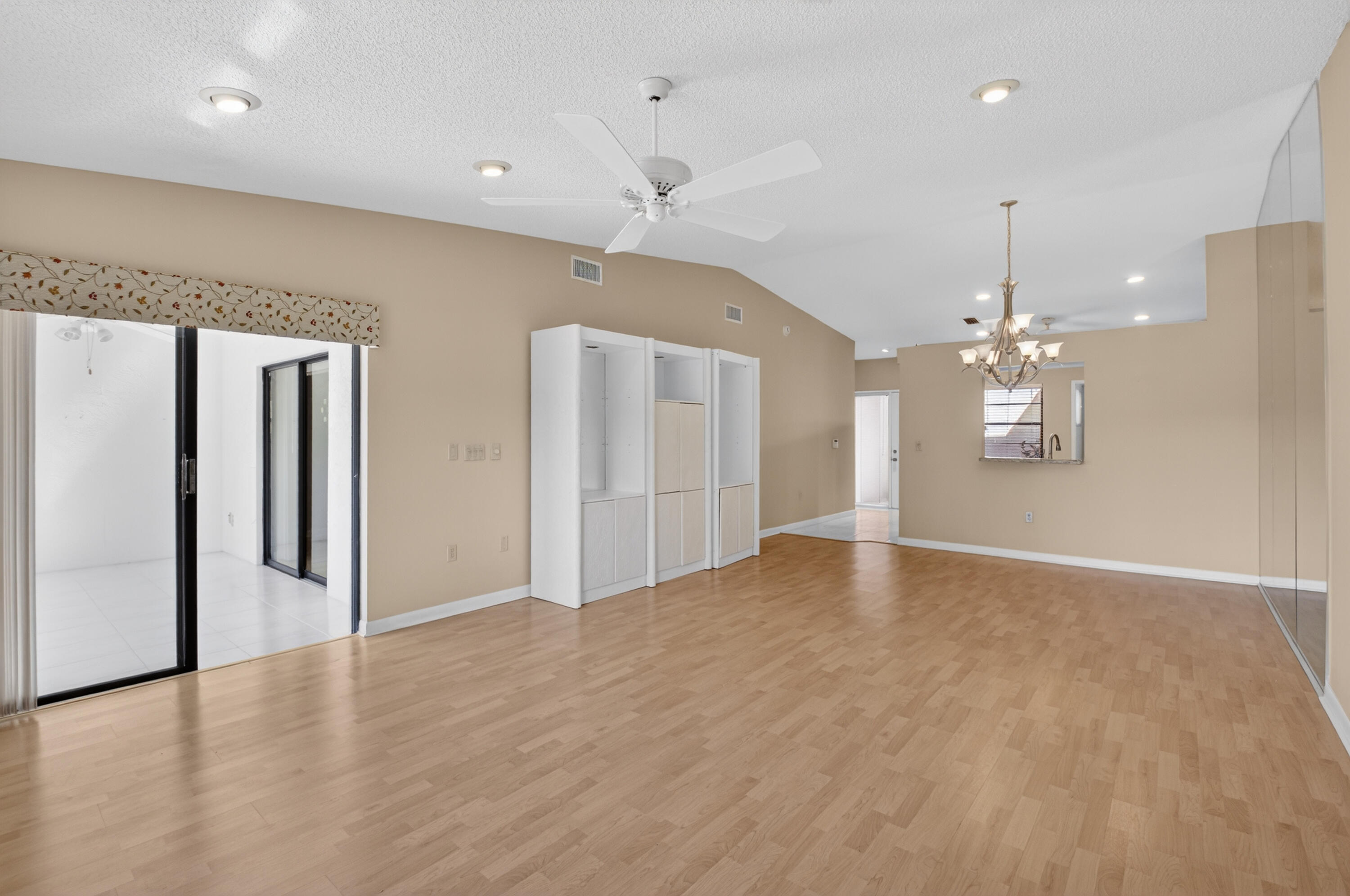 HUNTINGTON POINTE - Residential