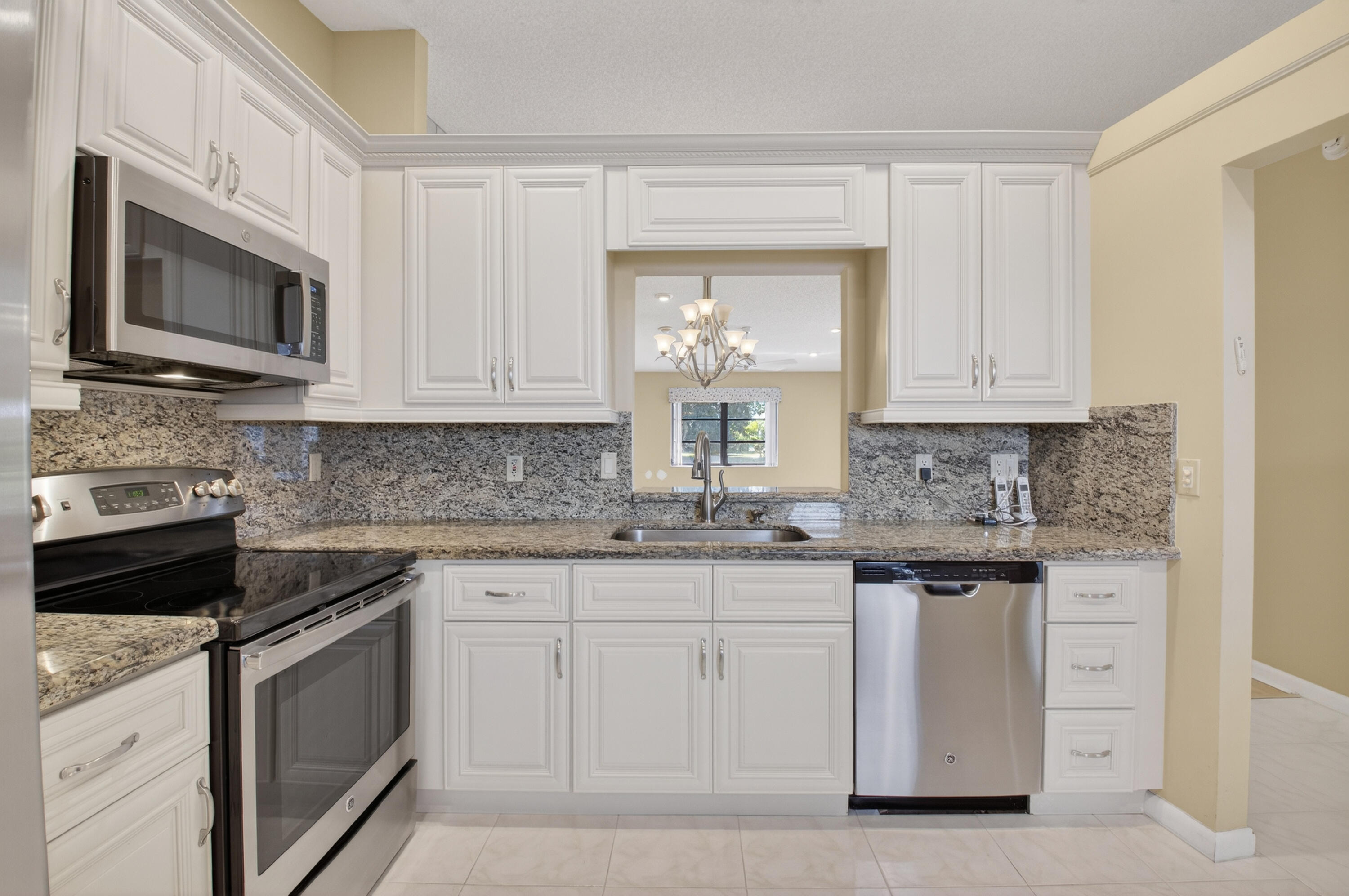 HUNTINGTON POINTE - Residential