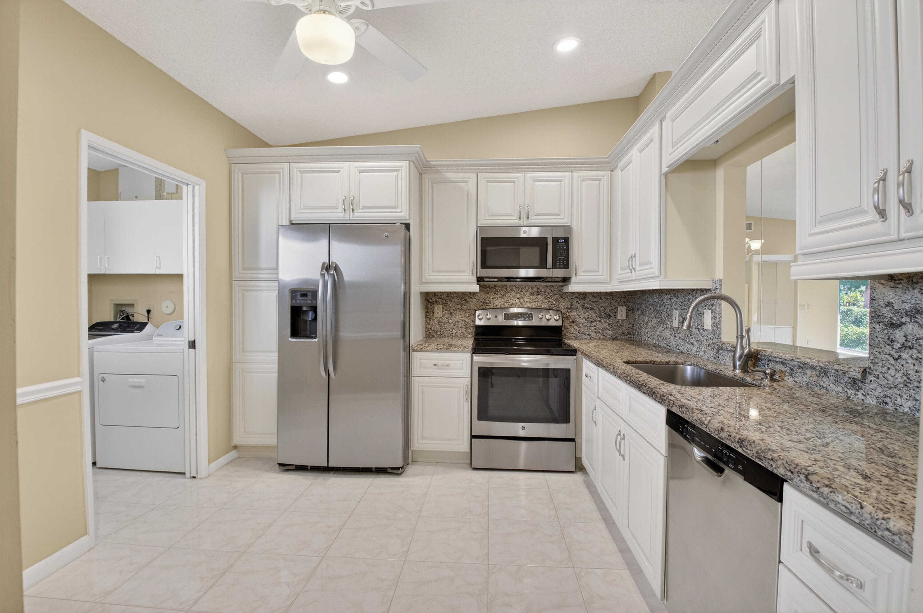 HUNTINGTON POINTE - Residential