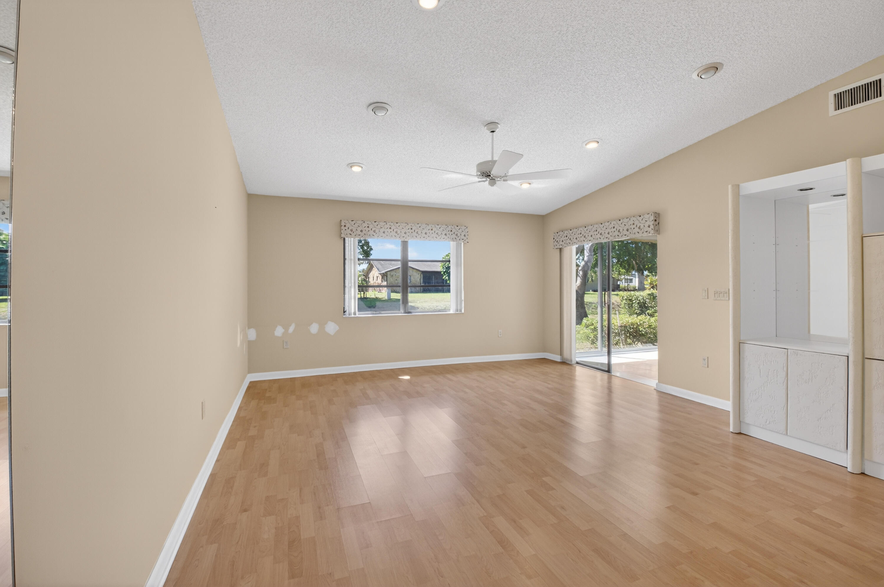 HUNTINGTON POINTE - Residential