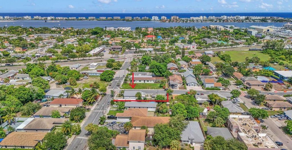 Photo of 701 Washington Avenue, Lake Worth Beach, FL 33460 (MLS # R11125073)