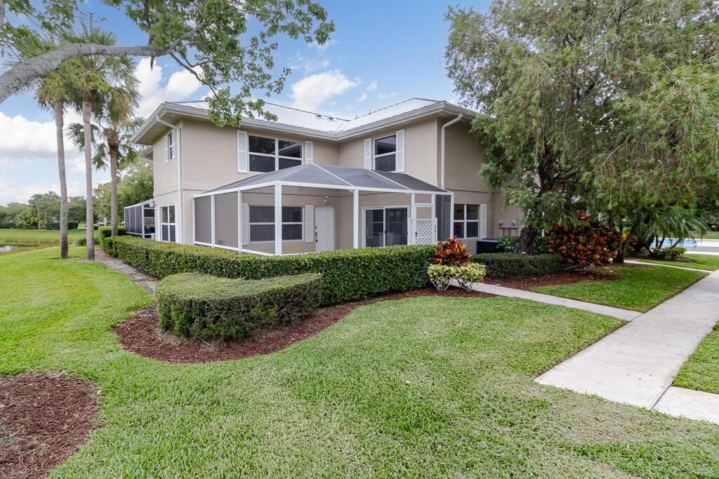 Photo of 2815 SW Lakemont Place, Palm City, FL 34990 (MLS # R10898315)