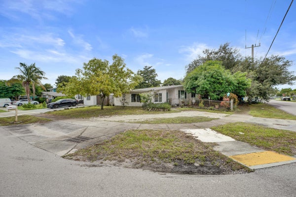 3630 SW 40TH ST, WEST PARK, FL 33023 - Image d6db05fb4c1440d9de491e37aaf33cef/1811177658
