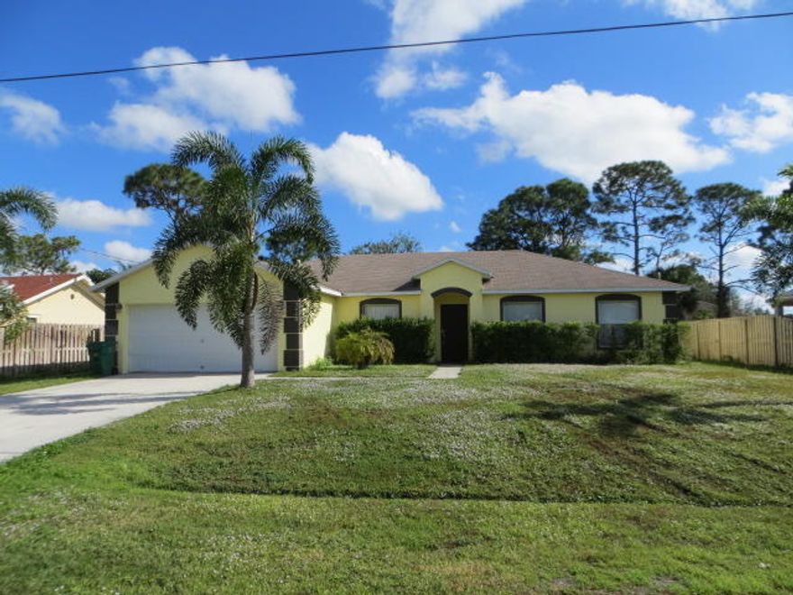 NICE 4/2/2.  NEWER APPLIANCES. FENCED YARD.  LAMINATE WOOD AND TILED FLOORS THROUGHOUT.