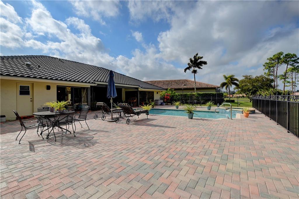 BOCA WOODS COUNTRY CLUB - Residential