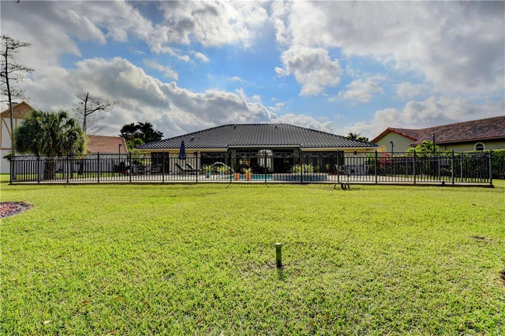 BOCA WOODS COUNTRY CLUB - Residential