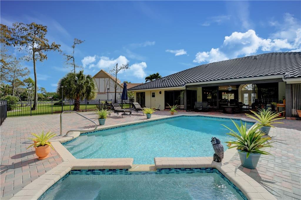 BOCA WOODS COUNTRY CLUB - Residential