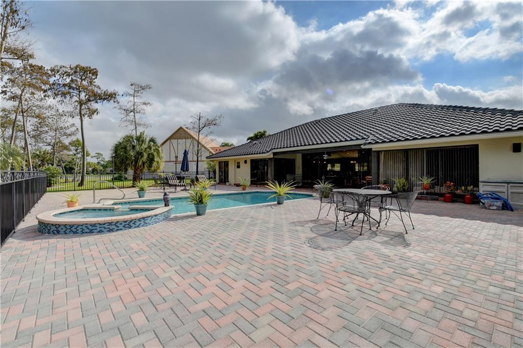 BOCA WOODS COUNTRY CLUB - Residential