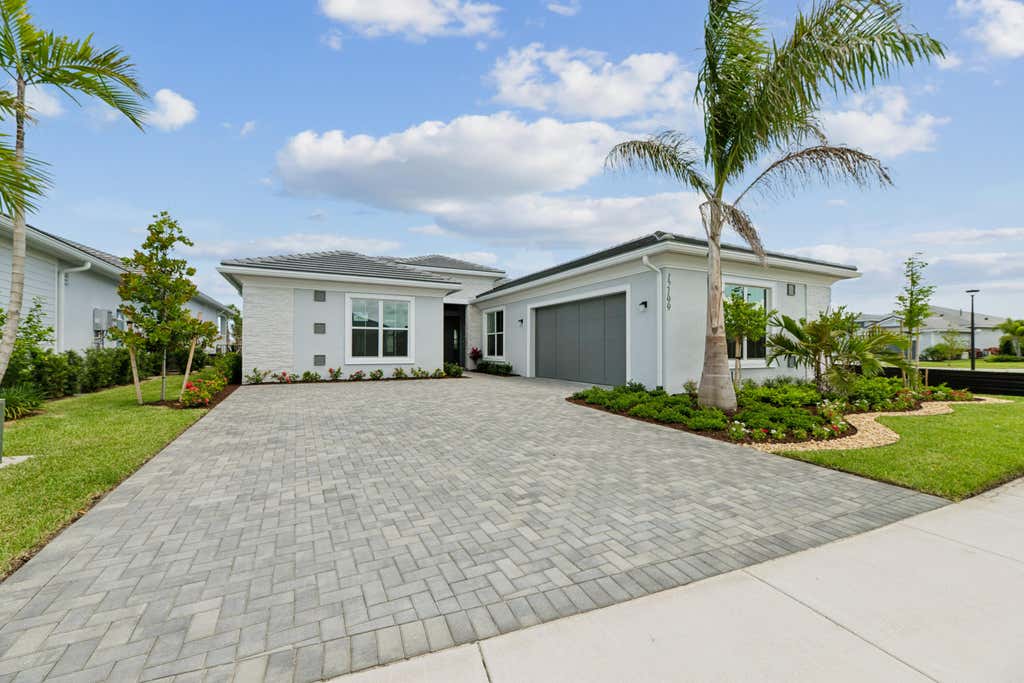 Photo of 12199 Arbordale Way, Palm Beach Gardens, FL 33412 (MLS # B26032296)