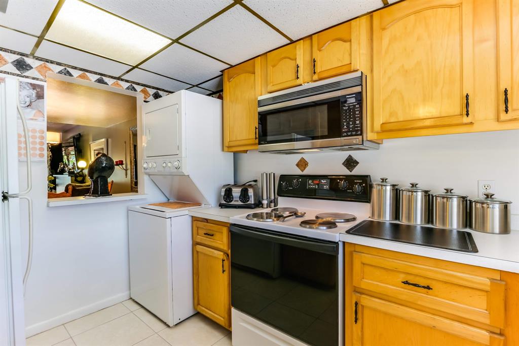 PALM BEACH NATL GOLF AND COUNTRY CLUB ESTATES 3A - Residential